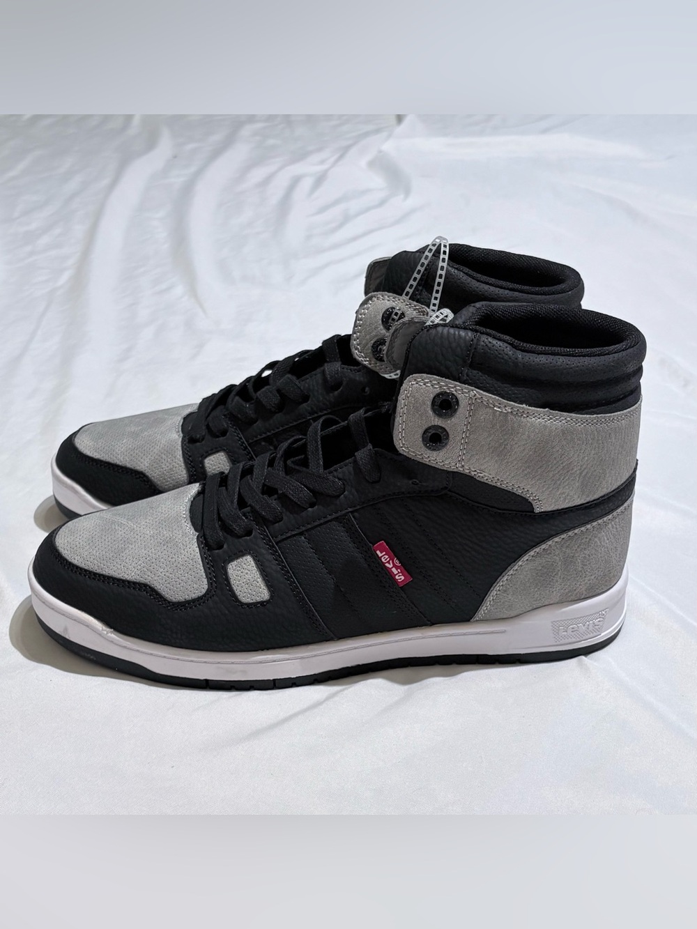 Levi’s Men’s 9.5 High Top Sneakers Black Gray Red NWT 51023707A1